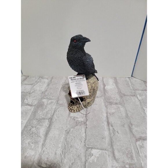 Raven on Skull LED Illuminated Eyes 9" Tall Spooky Village New Home Decor - Picture 3 of 12